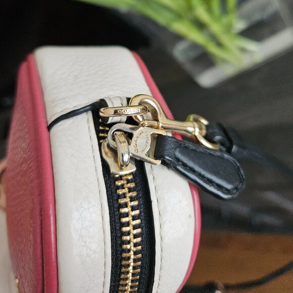 Coach Small Leather Camera Bag in good used condition - Picture 5 of 9